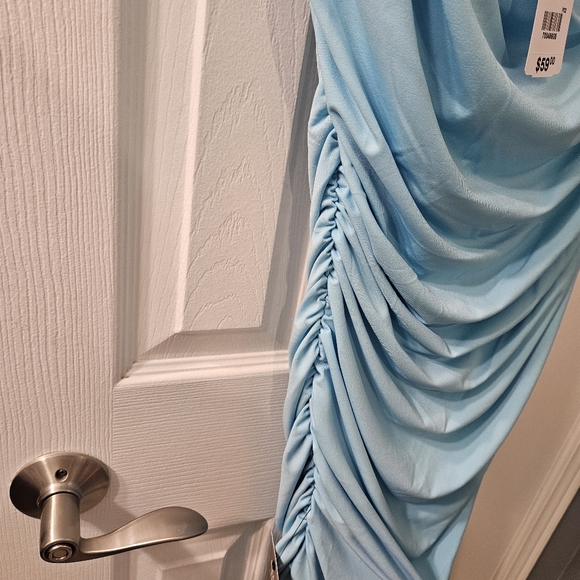 Le Chateau One-Shoulder Party Dress - Picture 4 of 5